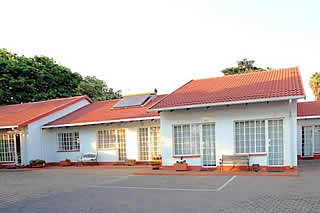 Summit Guesthouse, in Roodepoort